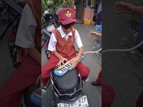 Duet Bocil Bermain