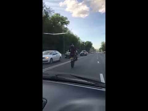 Мотоциклист врезался в камаз Мотоциклист врезался в камаз
