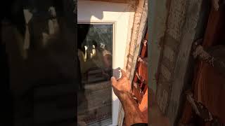 Подогнали кирпичную кладку под декоративную отделку окон. A wall for decorative window decoration.