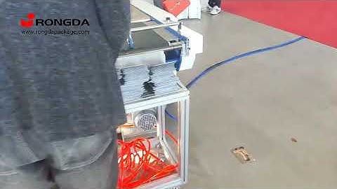 Autoamtic bagging machine for card envelope notebook