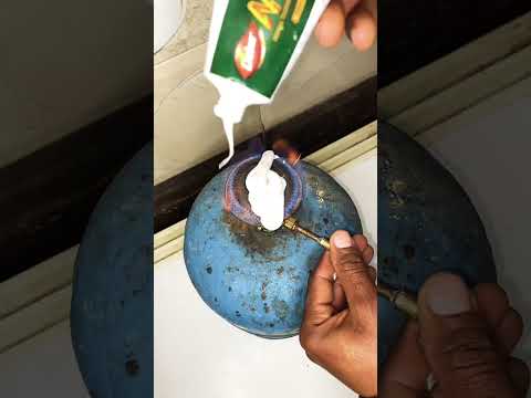 معجون الأسنان ينظف جميع الأواني