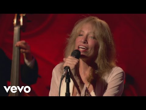 Carly Simon - Moonlight Serenade (Live On The Queen Mary 2)