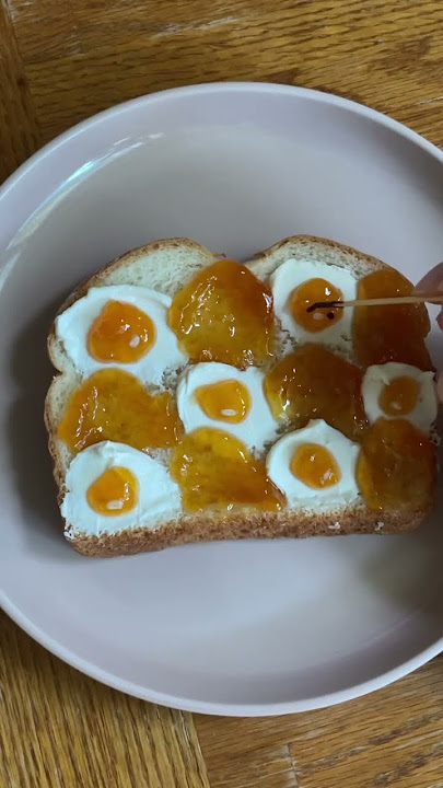 Gudetama cream cheese & jam #bread #breadart #gudetama #sanrio #creamcheese #cutefood