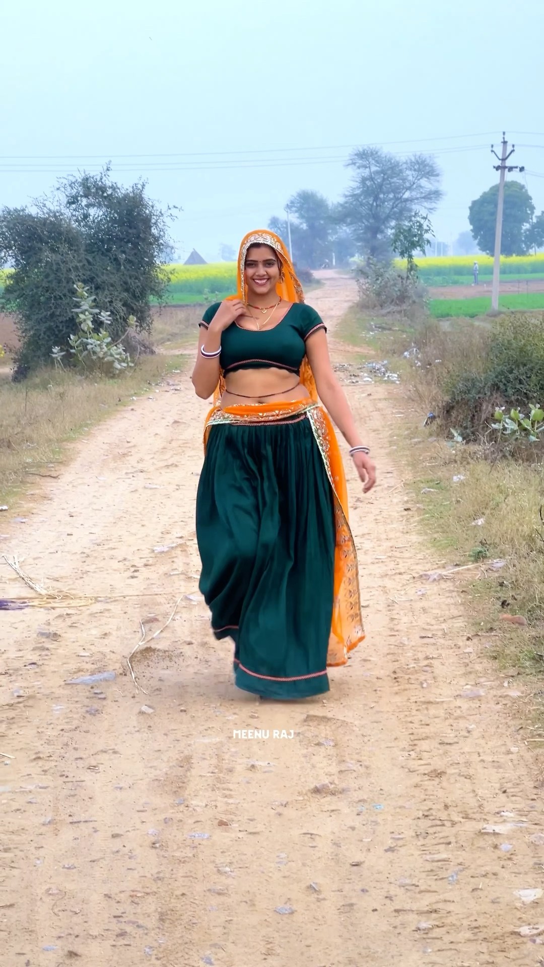 जाड़े में छोरी जाड़े में #shorts #meenu #trending #ytshorts