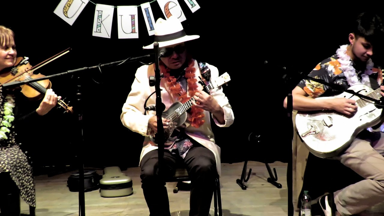 The Hula Hulagans 'My Baby Just Cares For Me' Isle Of Wight Uke Fest.