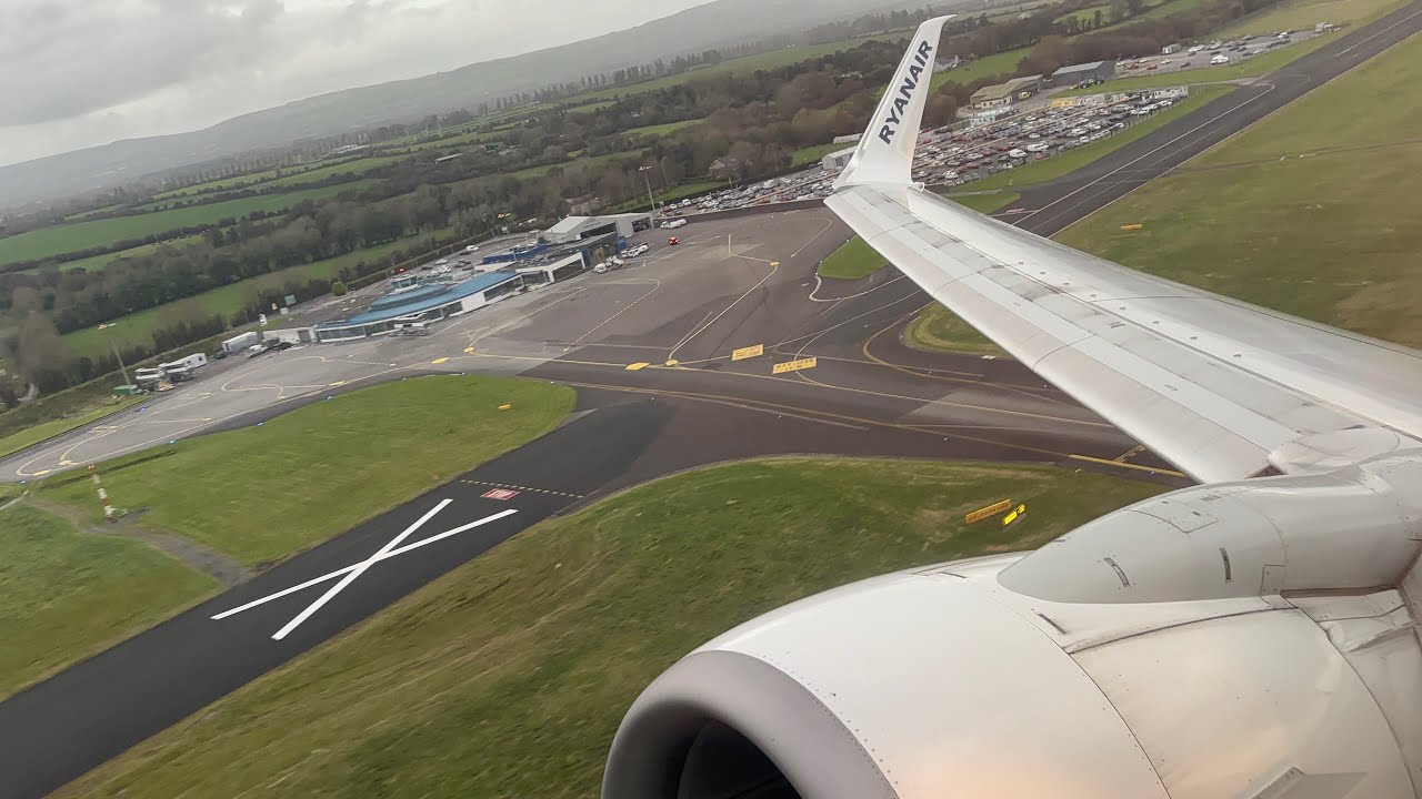 Ryanair fast roll out departure from Kerry Airport 