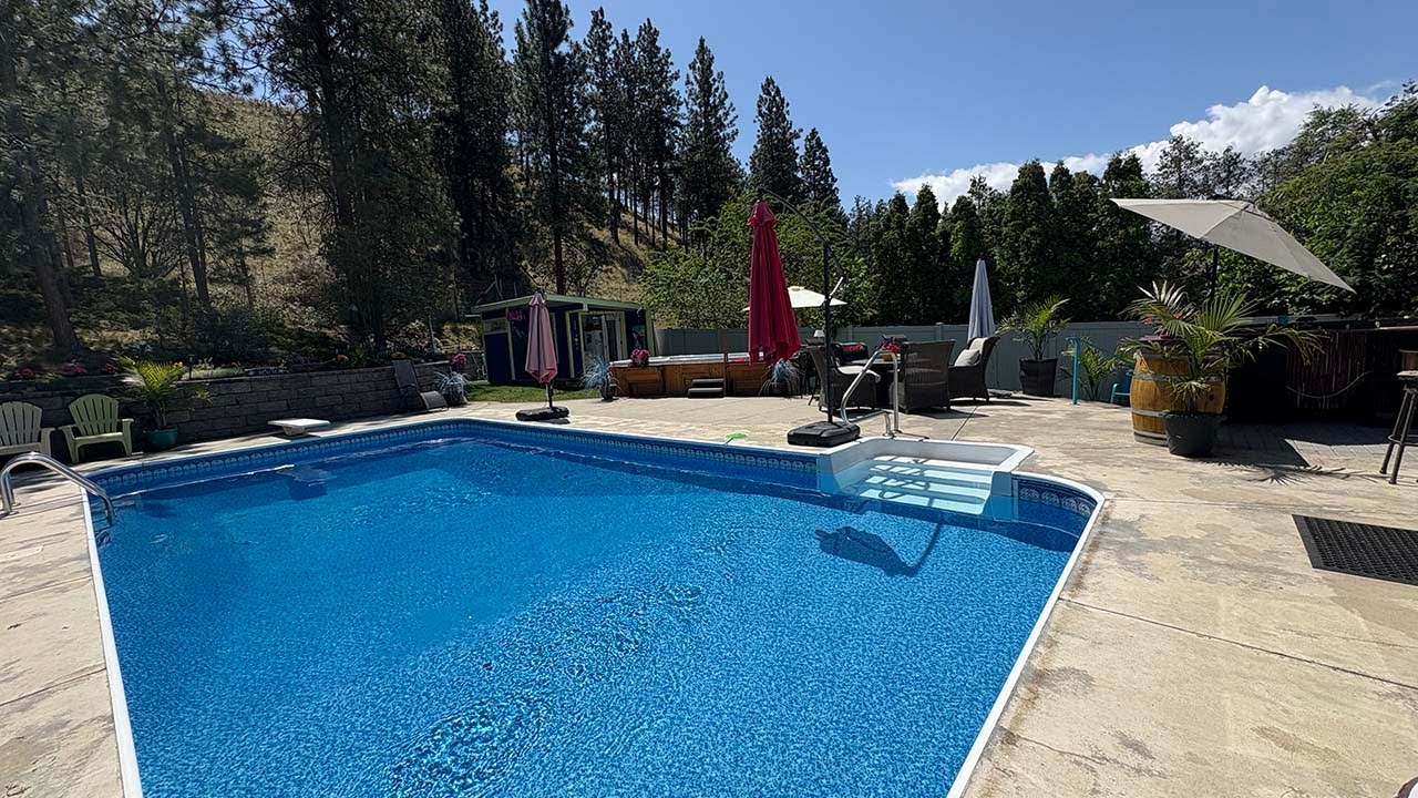 House for Sale in Penticton with Pool