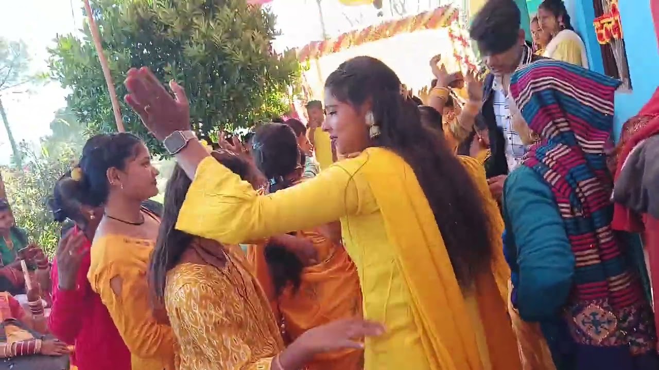 चन्द्रबदनी ढोल दमाऊ लाईक कमेंट शेयर और चैनल सस्कराईब ज़रूर करें