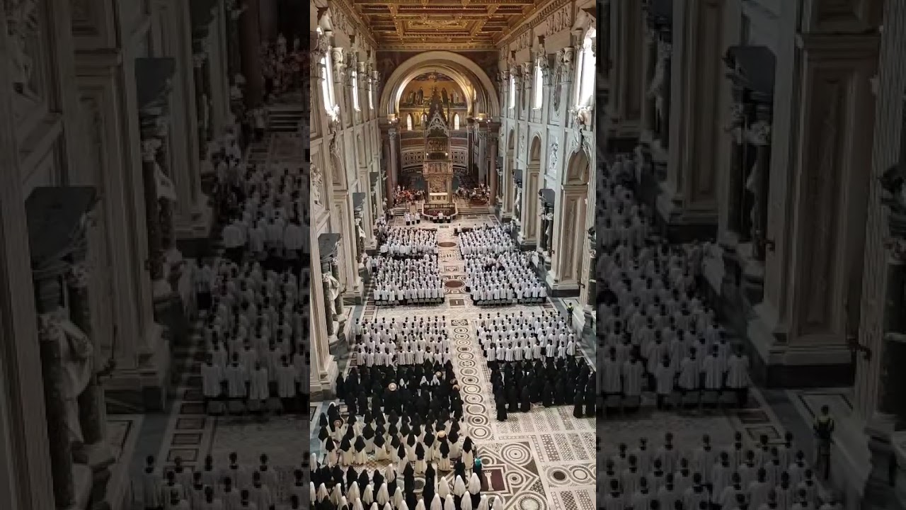 La FSSPX chante le Credo à Saint-Jean-de-Latran | 2025 🇻🇦