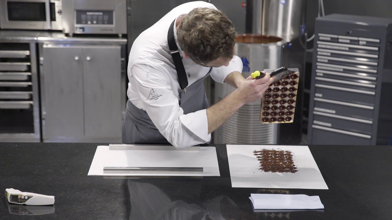 Så gjuter du choklad