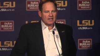 LSU coach Les Miles deflects question on Michigan job | Video