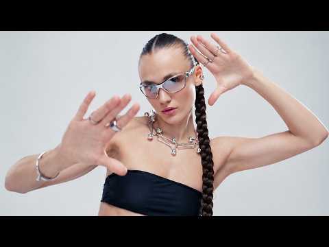 Mentol, Kate McGill - Slipping Through My Hands (Official Video)