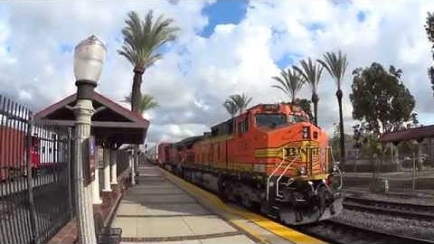 BNSF intermodal with 2 DPU