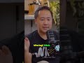 Pernah merasa uang selalu habis karena tuntutan gengsi? Simak faktanya.