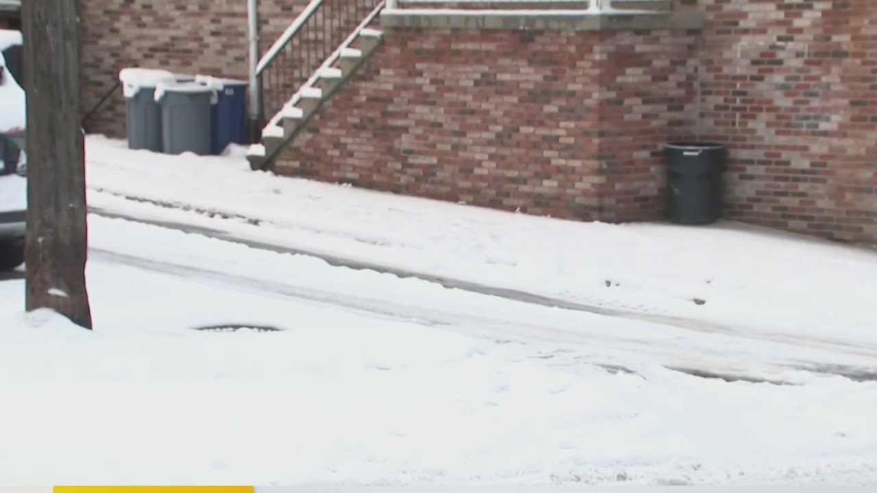 Snow hits Pittsburgh Friday night into Saturday - YouTube