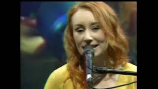 Tori Amos - Regis and Kelly - Sleeps With Butterflies & Interview