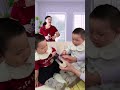 Baby playing with baby is so funny!!😂 一つのミルクをめぐってチィチィ争う赤ちゃんたちが可愛すぎ。🤣💗