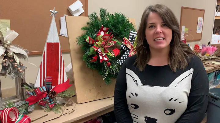 Anna shows you how to make a Christmas accent bow ...