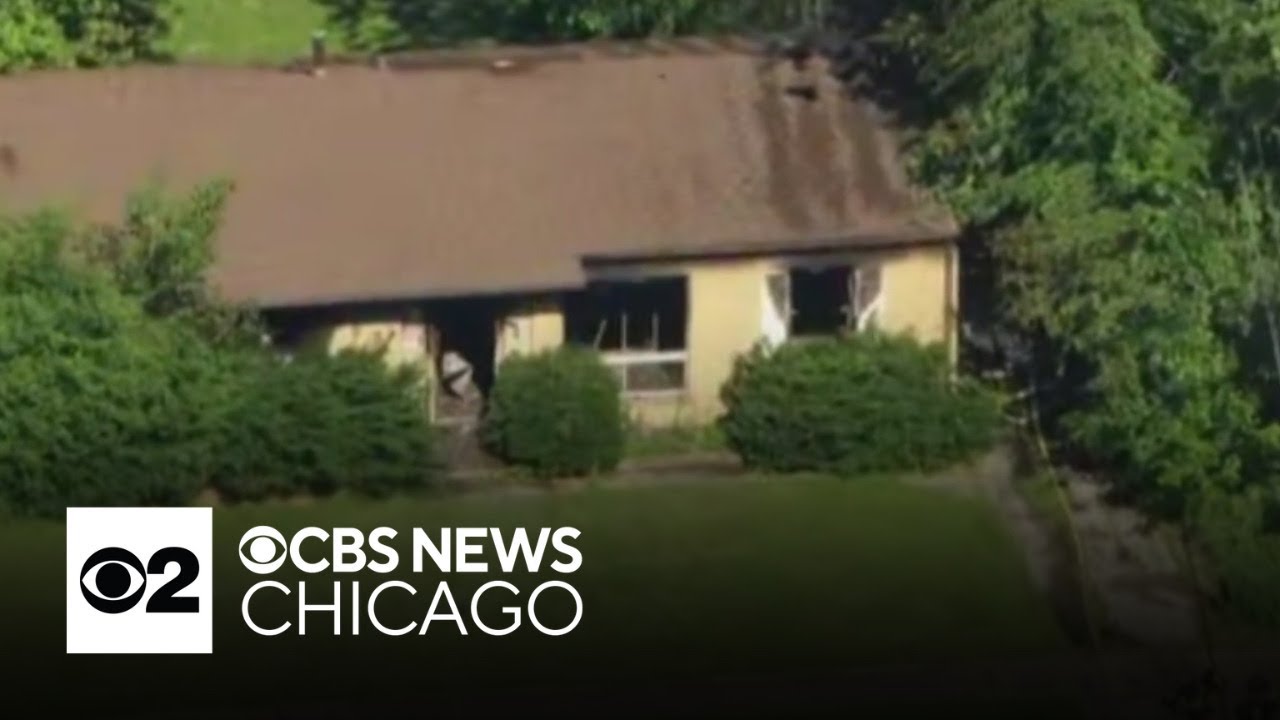 Fire rips through house in south Chicago suburbs - YouTube