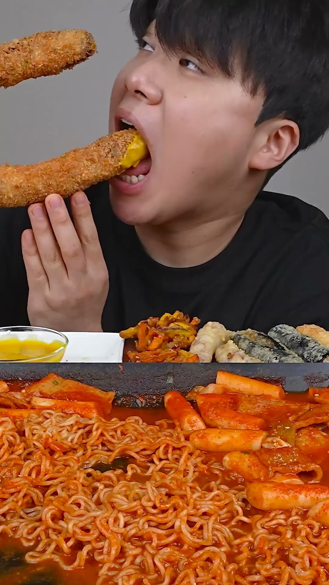 Fire noodle \u0026 tteokbokki \u0026 sausage ??? #shorts