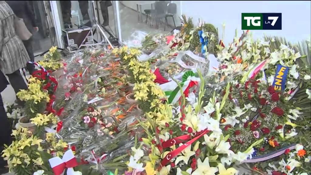 Tunisi, marcia contro il terrore. Renzi: 'non la daremo vinta ai terroristi'