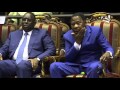 Le prsident boni yayi soffre en spectacle en se passant une pommade