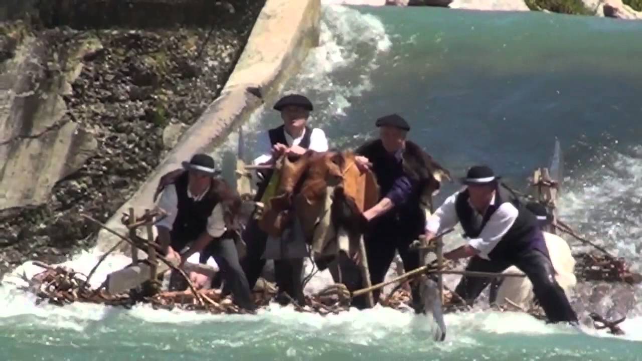 Descenso de las Almadías en Burgui navarra pais vasco