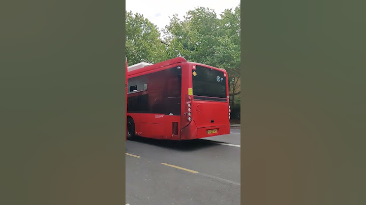 TfL bus route C10 driver fails to pick up waiting passengers at a bus stop