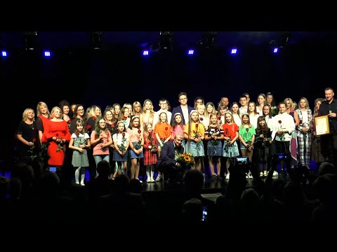 Koncert jubileuszowy z okazji 35lecia działalności zespołu wokalnego Chwilka Koncert jubileuszowy z okazji 35lecia działalności zespołu wokalnego Chwilka