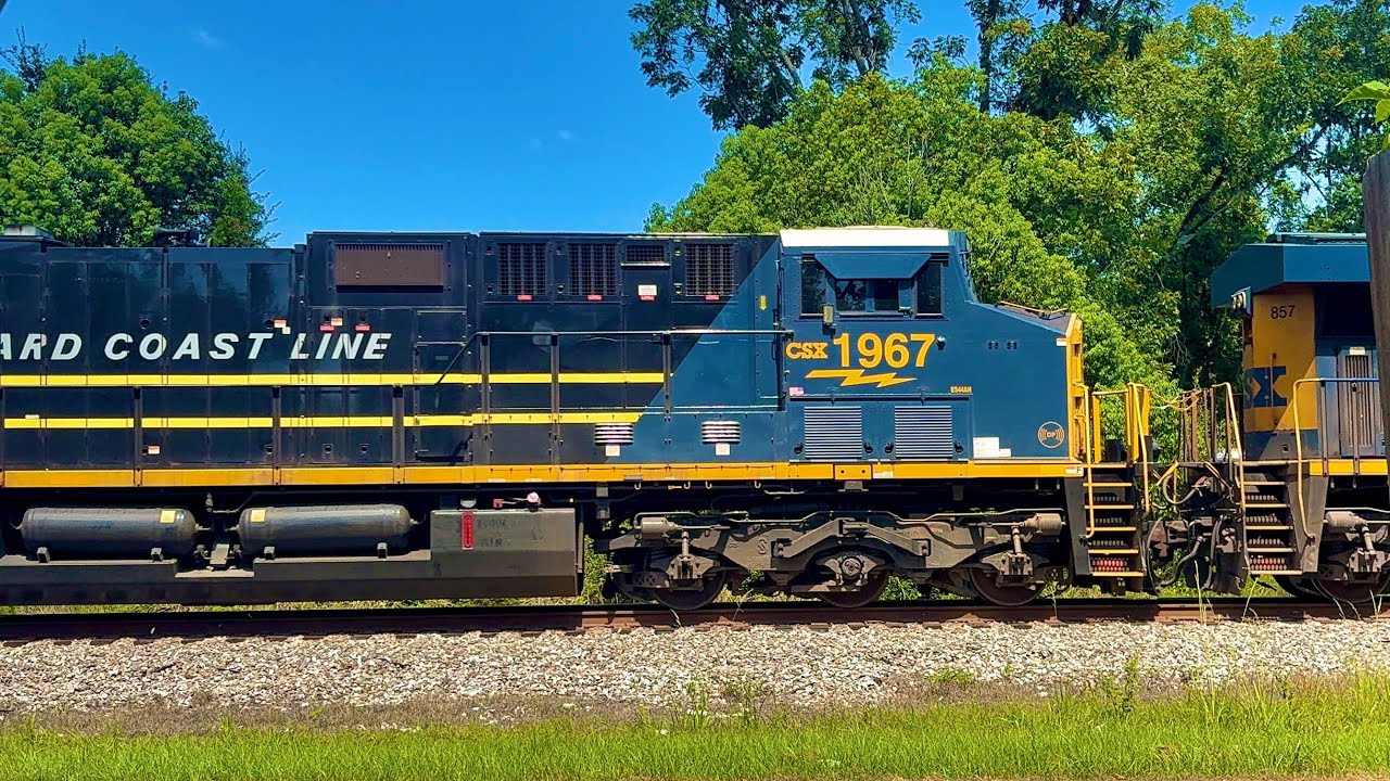 CSX I025-14 with CSXT ES44AH 857 leading with the CSXT 1967 SCL HU ...