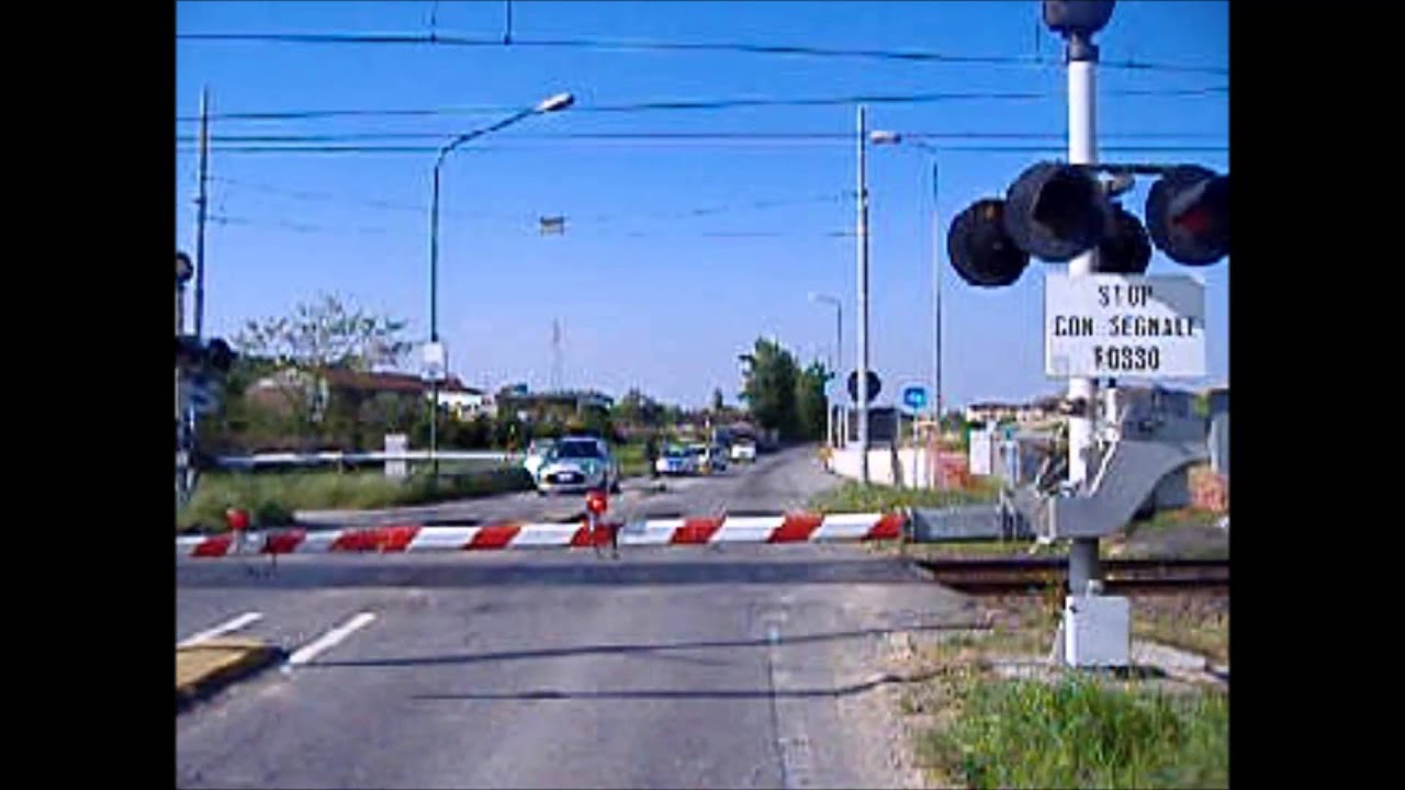 Passaggio a livello con semibarriere zona San Felice (CR)