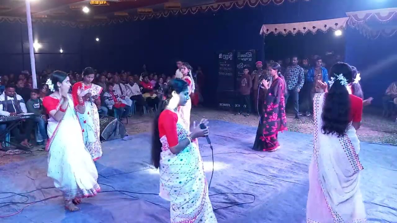 তিন বোনের একসাথে ঝড় তুলা ধামাইল গান 💞বাঁশি দেও আমারে || Bashi dew amare উমা দিদির কন্ঠে ধামালি গান