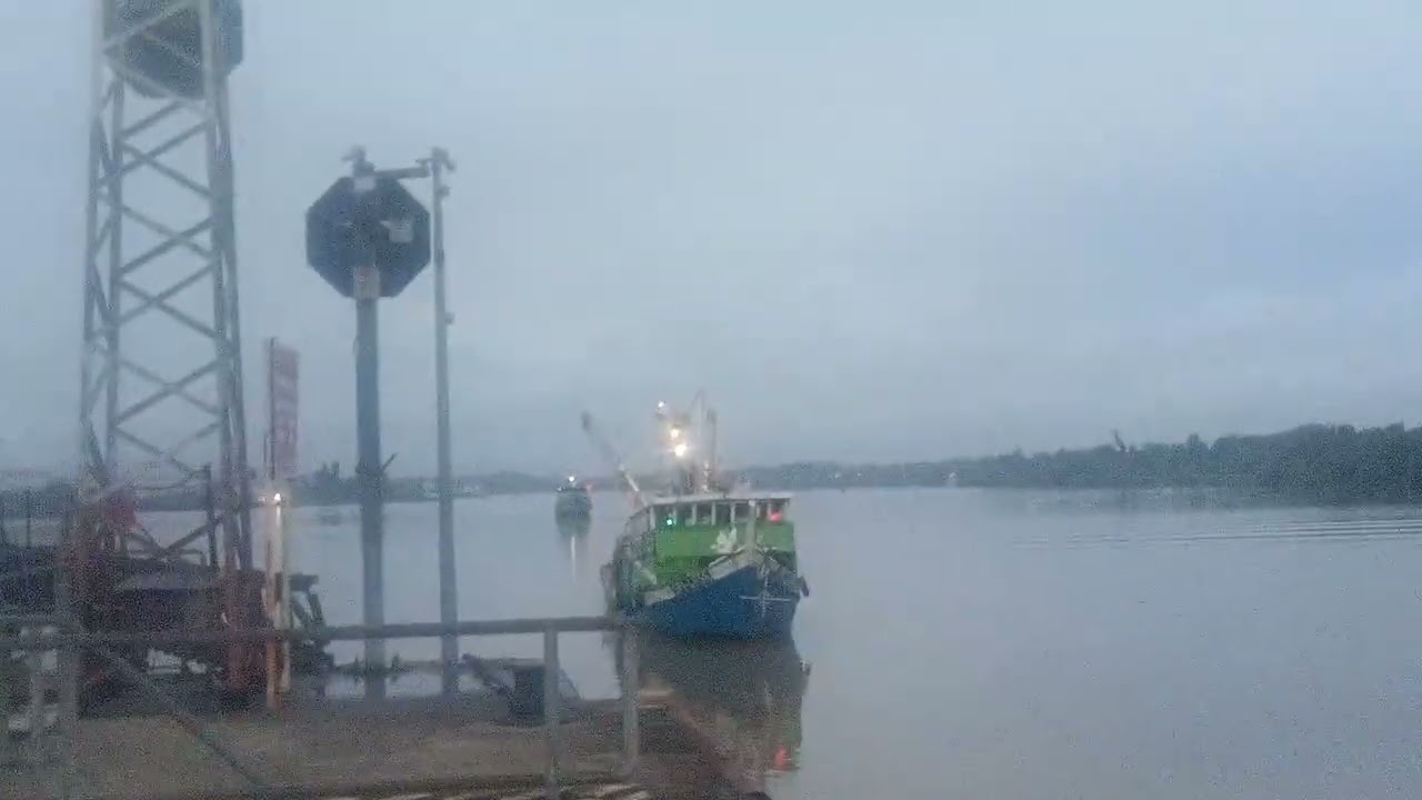 Pgi ini  kita ambk kapal ikan dari sebelah hulu sahabat semua 