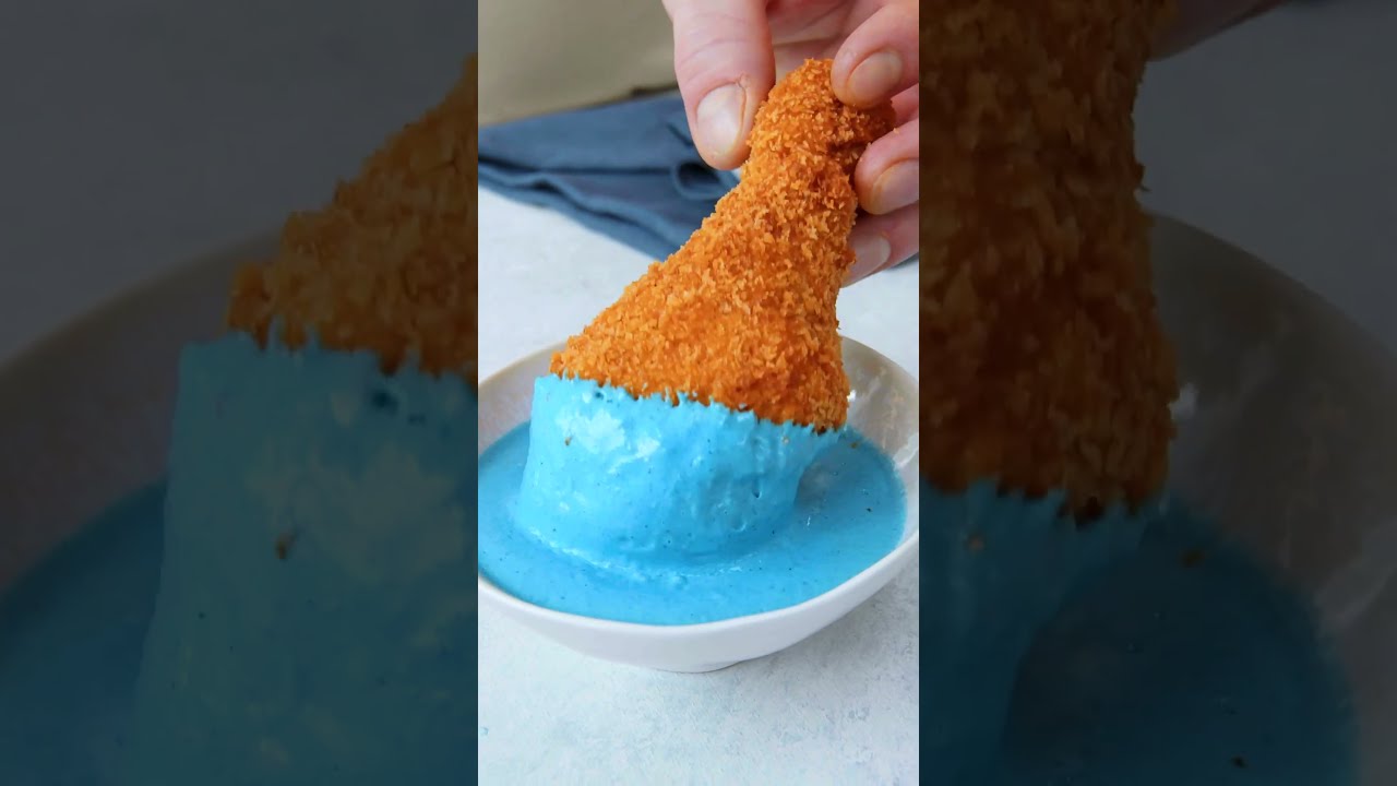 Blau ist das neue Pink! Blaue Soße zum Dippen für Herzhaftes ... Blau ist das neue Pink! Blaue Soße zum Dippen für Herzhaftes ...