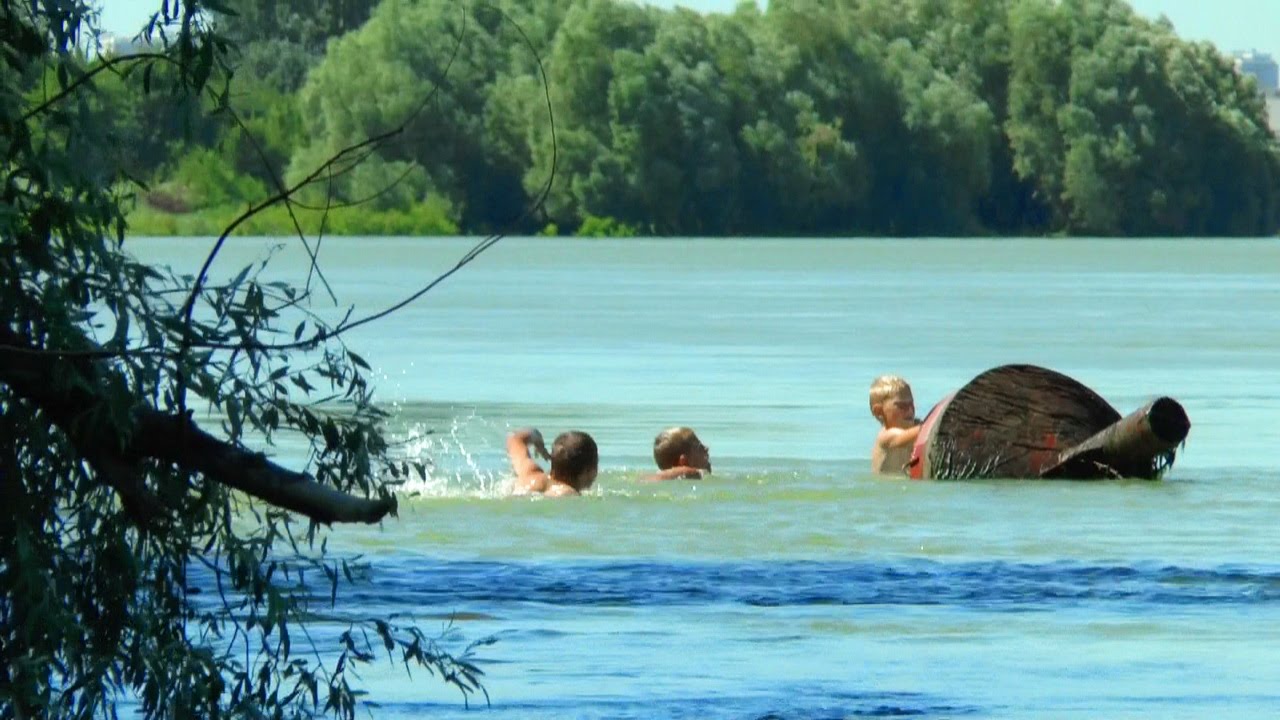 Купания краснодар. Пляж в Краснодаре на реке. Краснодар водохранилище пляж. Речка Краснодар покупаться. Река Кубань пляж.