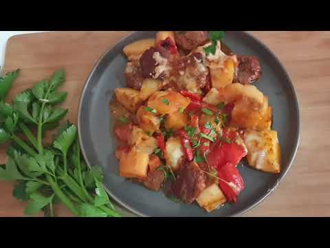 Fırında Köfte Patates yemeği tarifi en pratik ve lezzetli haliyle burda.