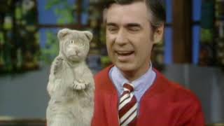 Mister Rogers shows about how he makes puppets to talk (1384) screenshot 4