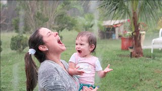 Primeiro Banho De Chuva Da Baby Vi - Flavia Calina