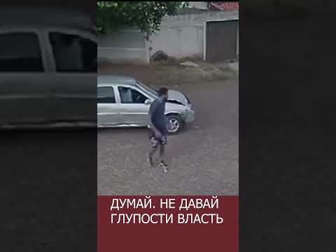 🚨 Жизнь – не игрушка! Невероятное приземление мотоциклиста после ДТП!