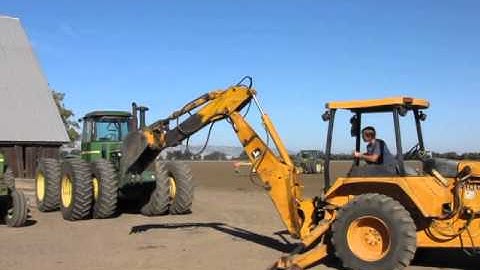 Lot #0104: John Deere 410B Extend-A-Hoe Video Two