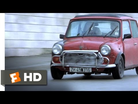 The Bourne Identity (8/10) Movie CLIP - The Paris Chase (2002) HD