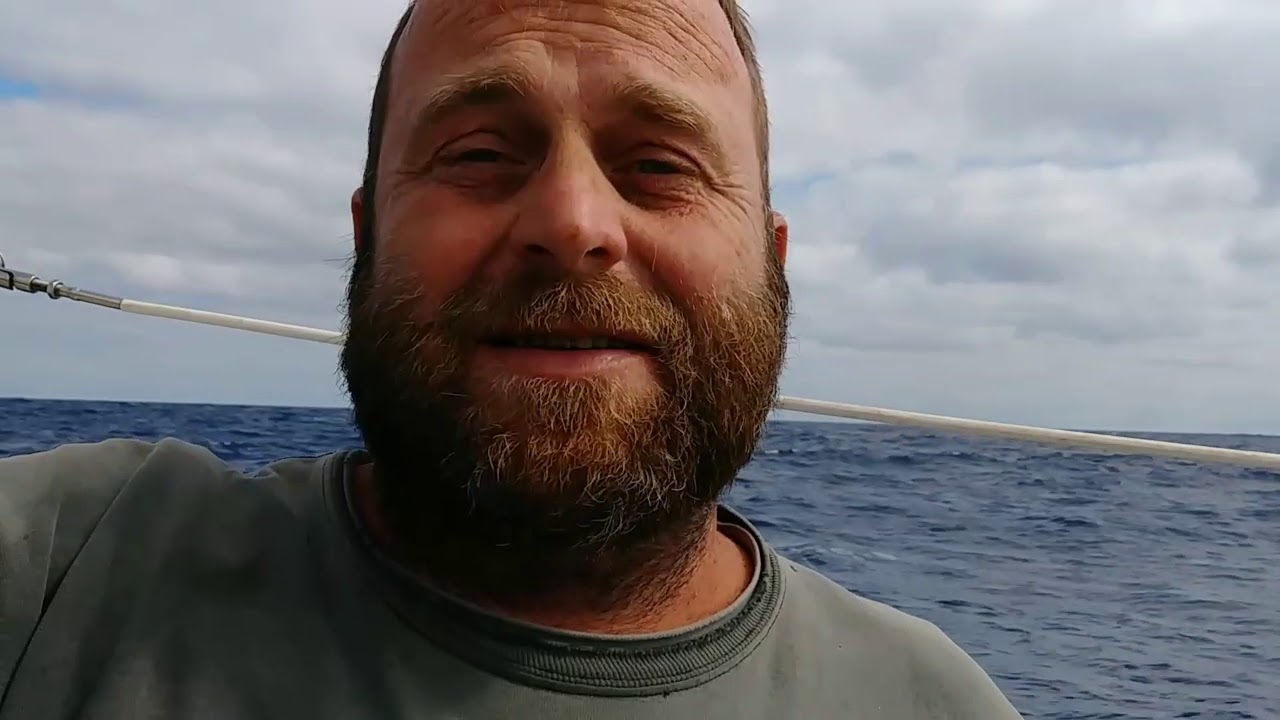 Sailing Solo to Maui from San Diego on the 27ft Catalina Sunspot Part 2/8(Anthony Mikel)