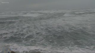 Warning issued as high winds hammer coast