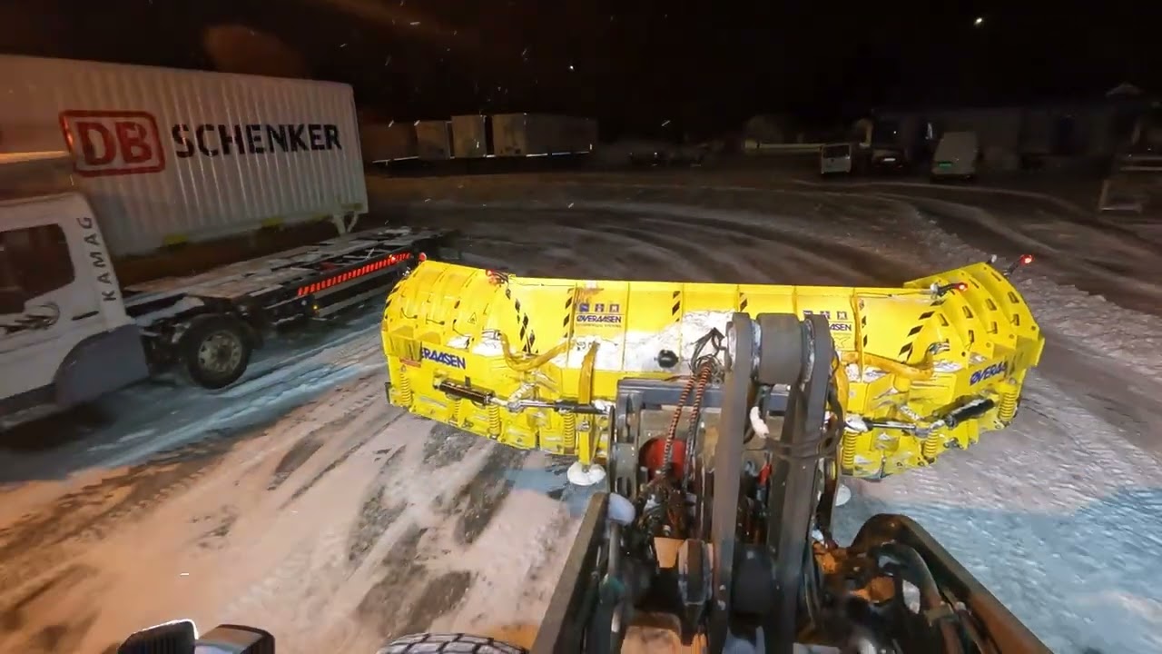 Snow plowing | volvo l90H | 5.5 meter u-plow