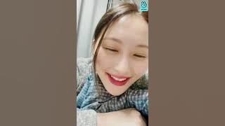 DREAMCATCHER Siyeon live in Vlive Surprise! Guess who's with her. 😊