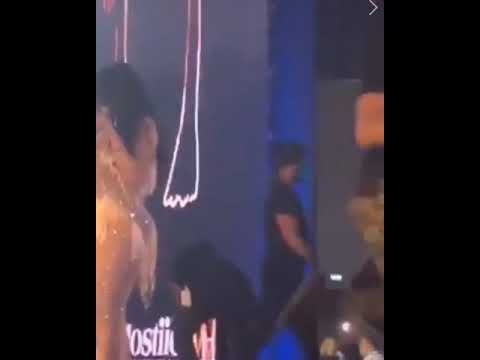 هيفاء وهبي تغني توتة بدون موسيقى استجابة للجمهور في حفل الاسكندرية 2018 