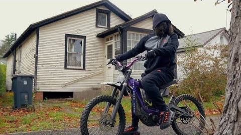 Trizz - Sleep At Her House (Official Music Video) 