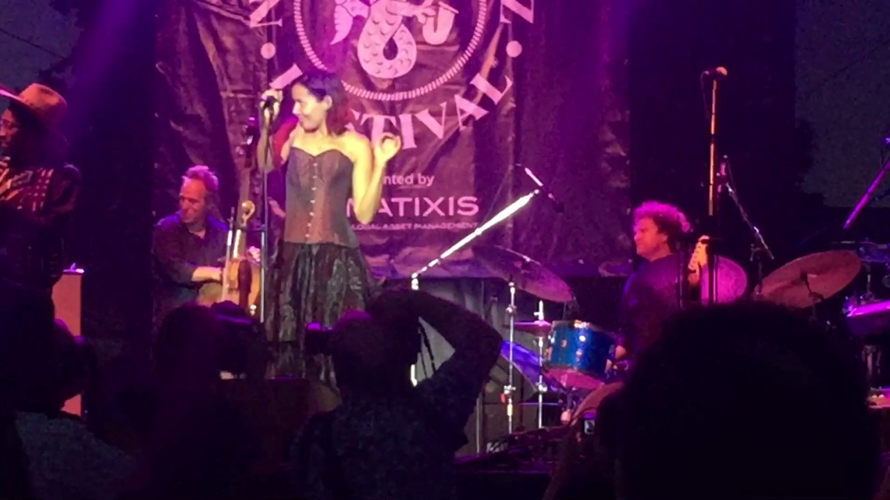 Rhiannon Giddens - Newport Jazz Fest - International Tennis Hall of Fame 8/4/2017