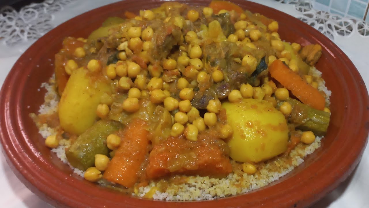 كسكس بالبلبولة أو لحم الراس أو الخضرة أو الحمص كيجي رااائع ولا أروع أو مختلف في المذاق  🔔😋🇲🇦👉