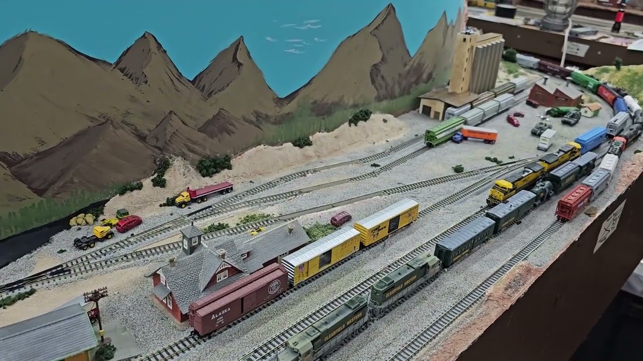 More Work On The N Scale Road and Team Tracks